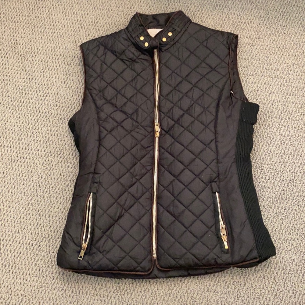 True rock quilted black vest with brown trim